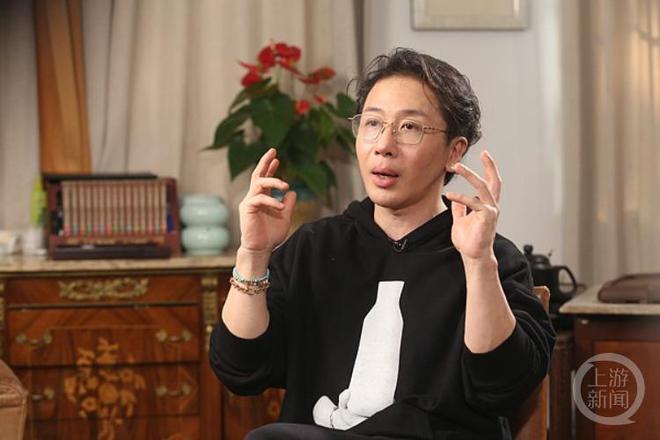 网友花式“解密”刘谦魔术《画蛇添福开元棋牌夹层、道具书、裁剪页……